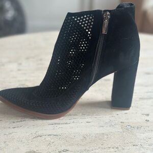 Vince Camuto Suede mesh cut out Booties gently worn Sz 8.5 very stylish!